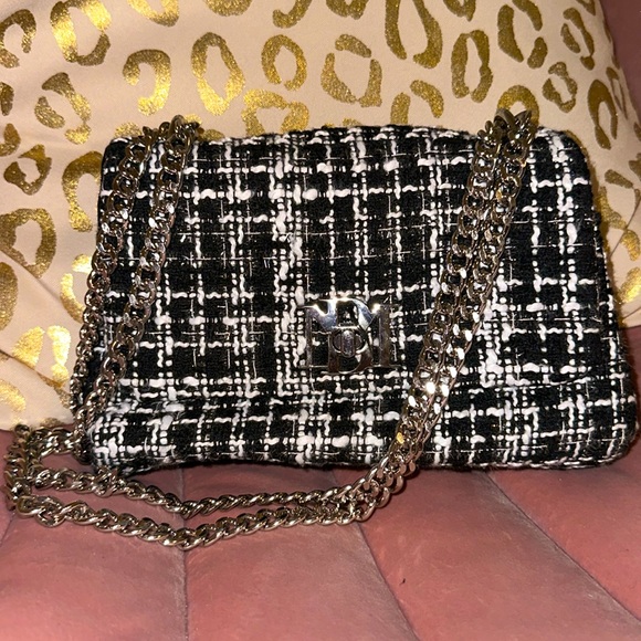 Never before used black crossbody purse. Can be worn multiple ways. ๐ค๐๐ค - Picture 1 of 3